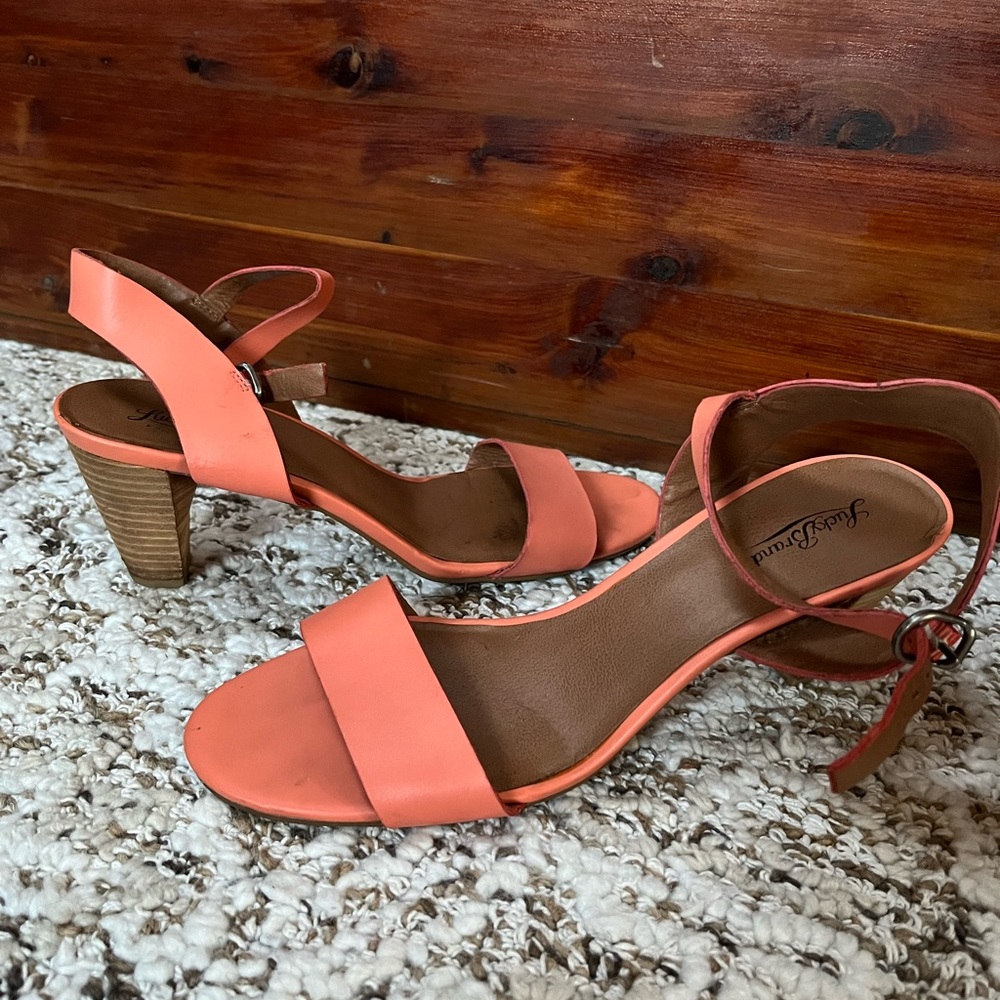 Coral Lucky Brand sandal heels size 11. - Picture 2 of 3